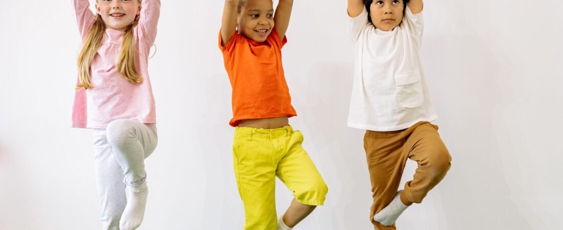 Instructor de Yoga para Niños Opiniones: ¿Vale la Pena este Curso de Hotmart?